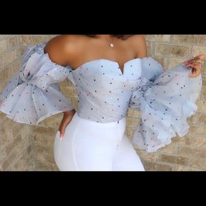 Cute top with puff sleeves